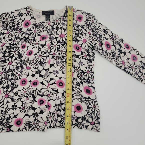 Cable & Gauge Cardigan Sweater White & Pink Flower Rhinestone Looking Buttons - Picture 8 of 9